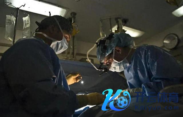 47岁须眉夜深脑梗离世，教唆：晚上不要作念5件事，加大脑梗风险